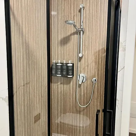 Cremona Inn Aparthotel كريمونا