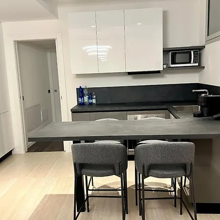 Cremona Inn Aparthotel شقة فندقية *