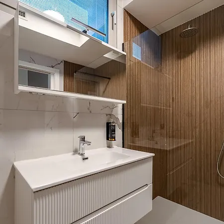 Cremona Inn Aparthotel شقة فندقية *