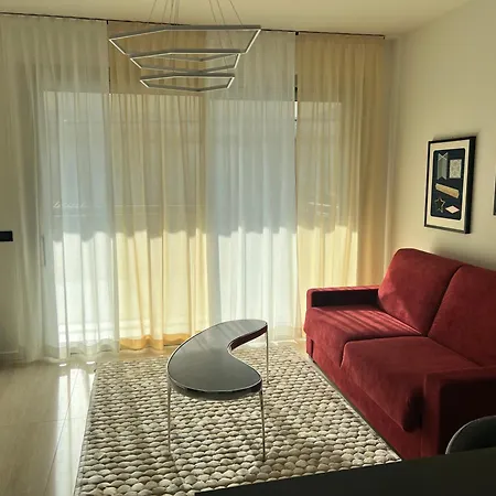 Cremona Inn Aparthotel شقة فندقية *